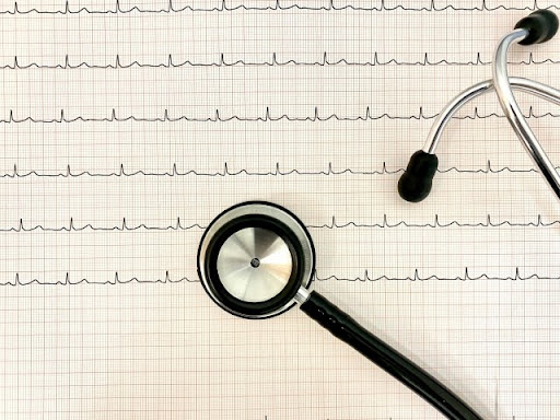 心電図と聴診器